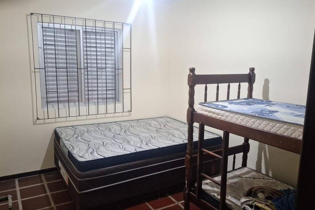 Quarto Para Quatro Pessoas A Duas Quadras Da Praia - Balneario Saint Etienne - Matinhos Ngoại thất bức ảnh